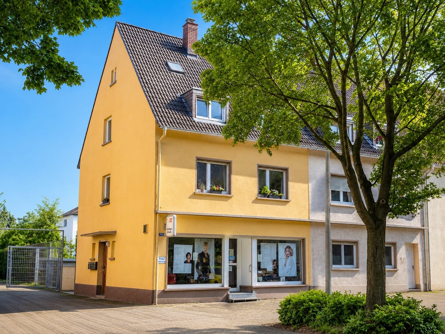 Gepflegtes Wohn- und Geschäftshaus in guter Lage