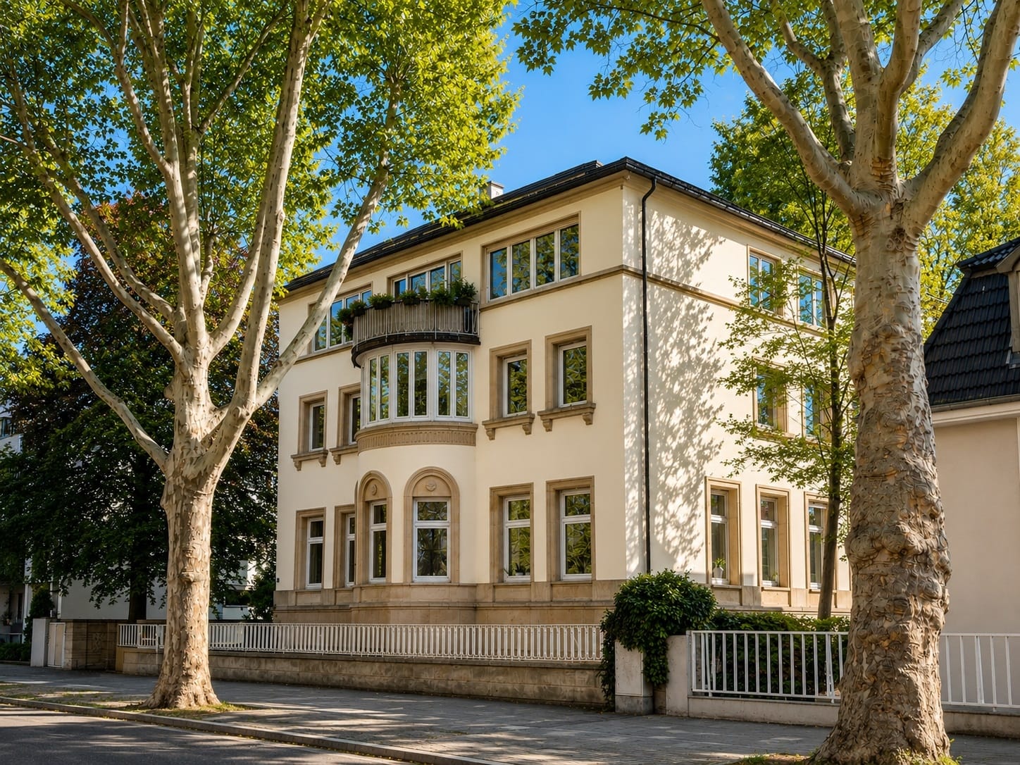 Schöne Altbauwohnung in 1 A Lage